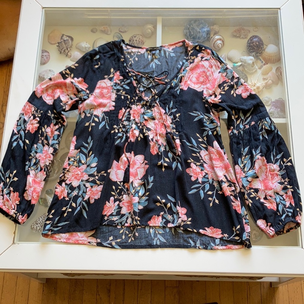 Billabong Sz S Blouse. Super cute! 🌸